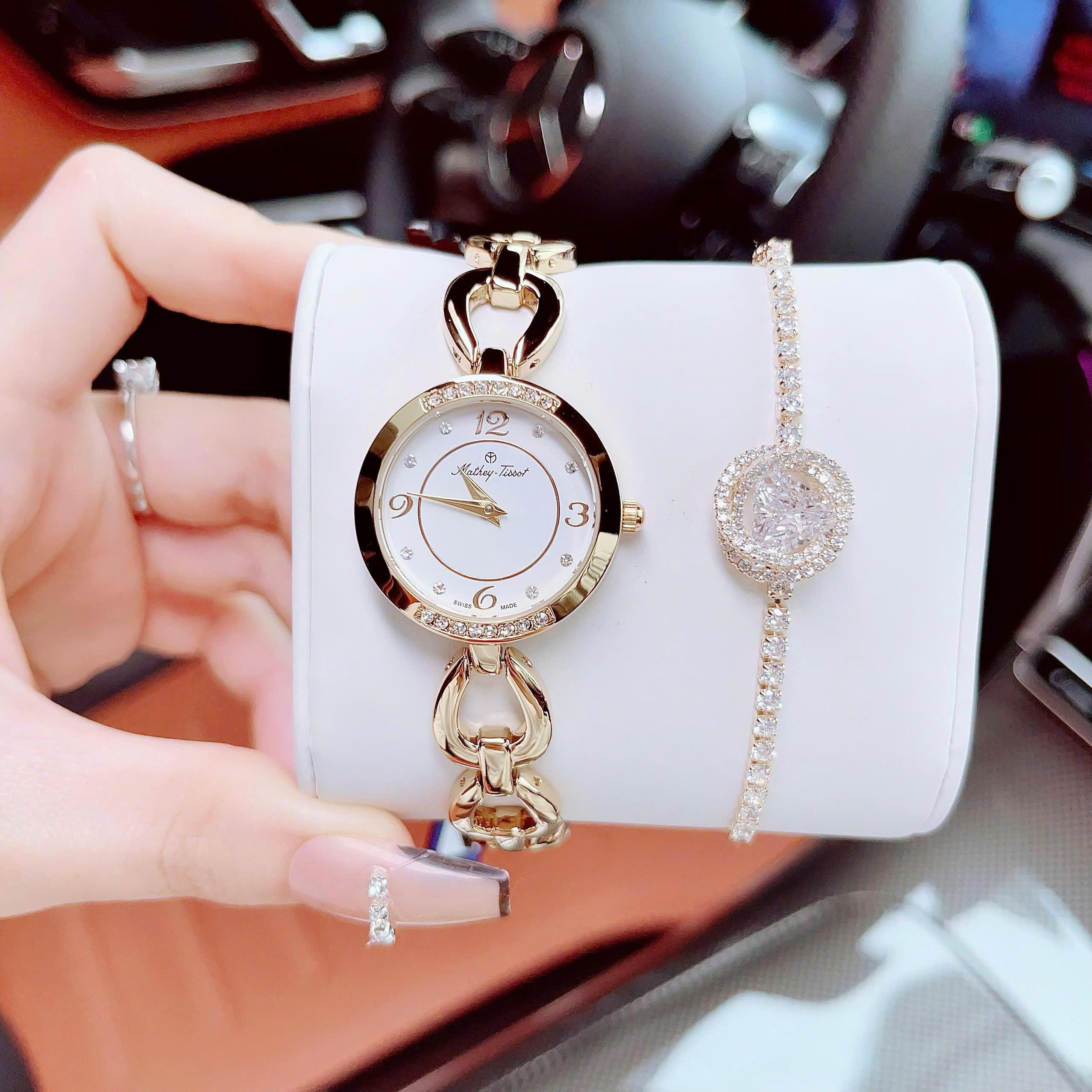 Đồng Hồ Nữ Mathey Tissot Quartz D1496PYI