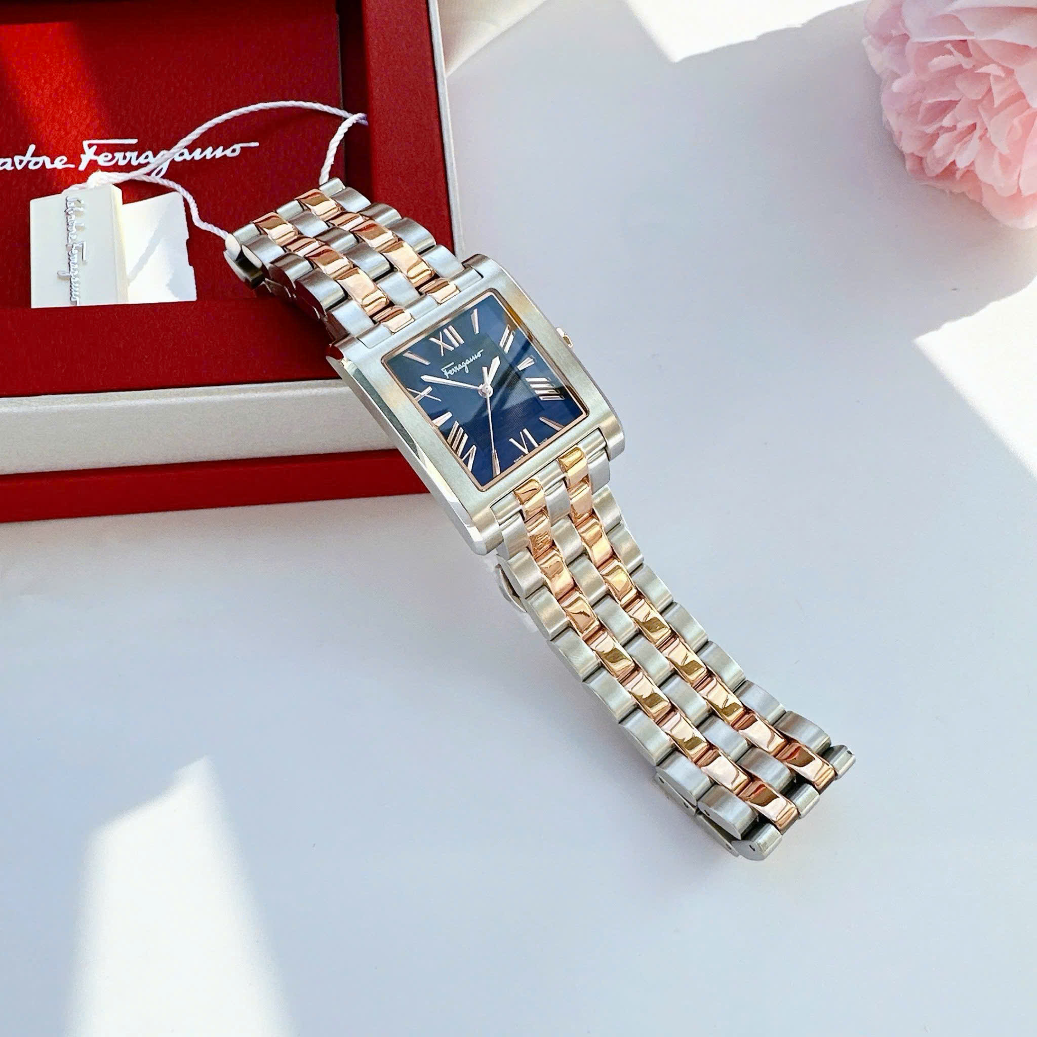 Salvatore Ferragamo SFRS00322